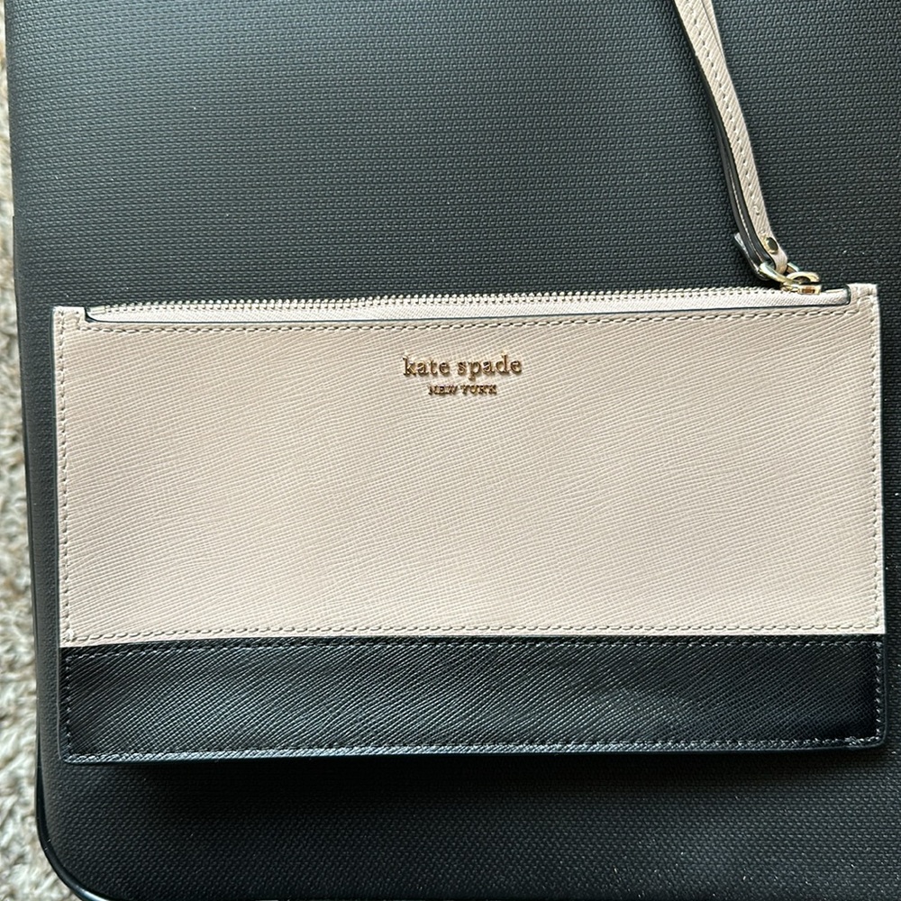 kate spade ♠️ New York authentic wristlet - Picture 2 of 6